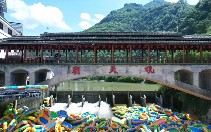 朝天吼漂流景区